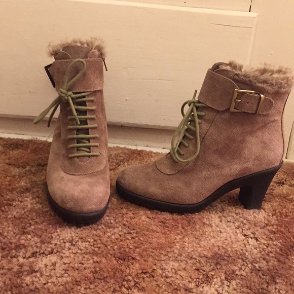 Tan fake fur winter boots.. 2 inch heel..size 6 - Picture 2 of 4